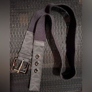 EUC: This is a beautiful black Michael Kors stretchy belt.